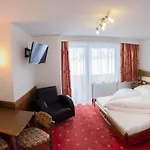 Schoenauer Hof 3*