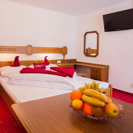 Schonauer Hof Otel Bach (Tyrol)