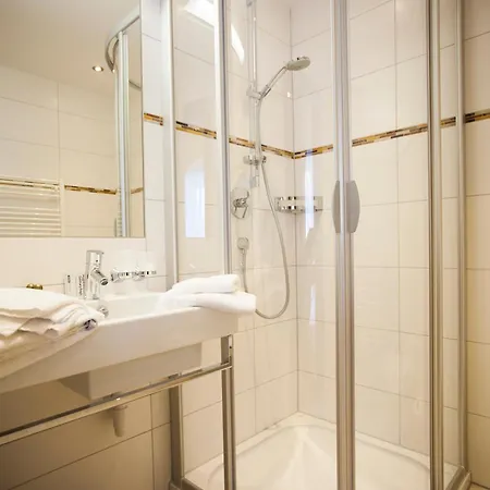 Schoenauer Hof 3* باخ