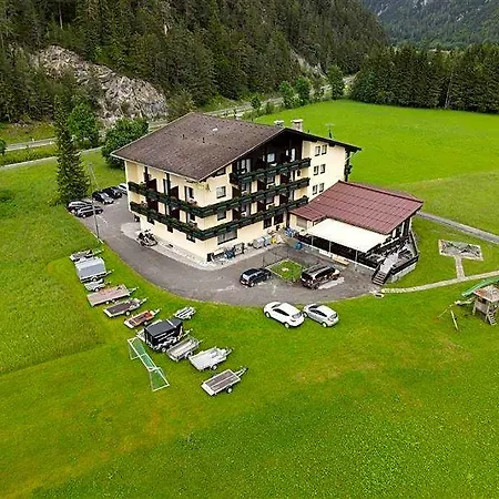 Schoenauer Hof 3*