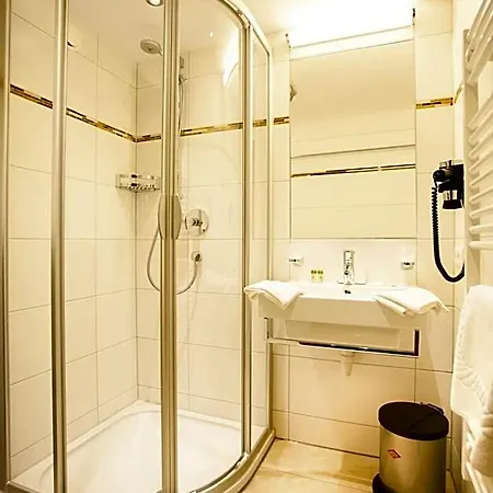 Schoenauer Hof 3* באך