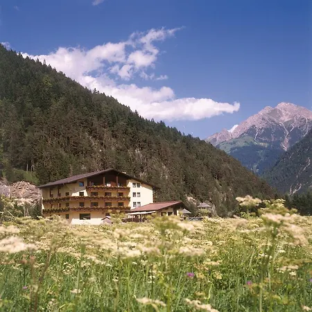 Schoenauer Hof 3*