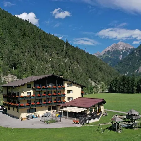 Schoenauer Hof 3*