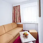 Schoenauer Hof 3*